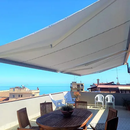 Panorama Apartment *